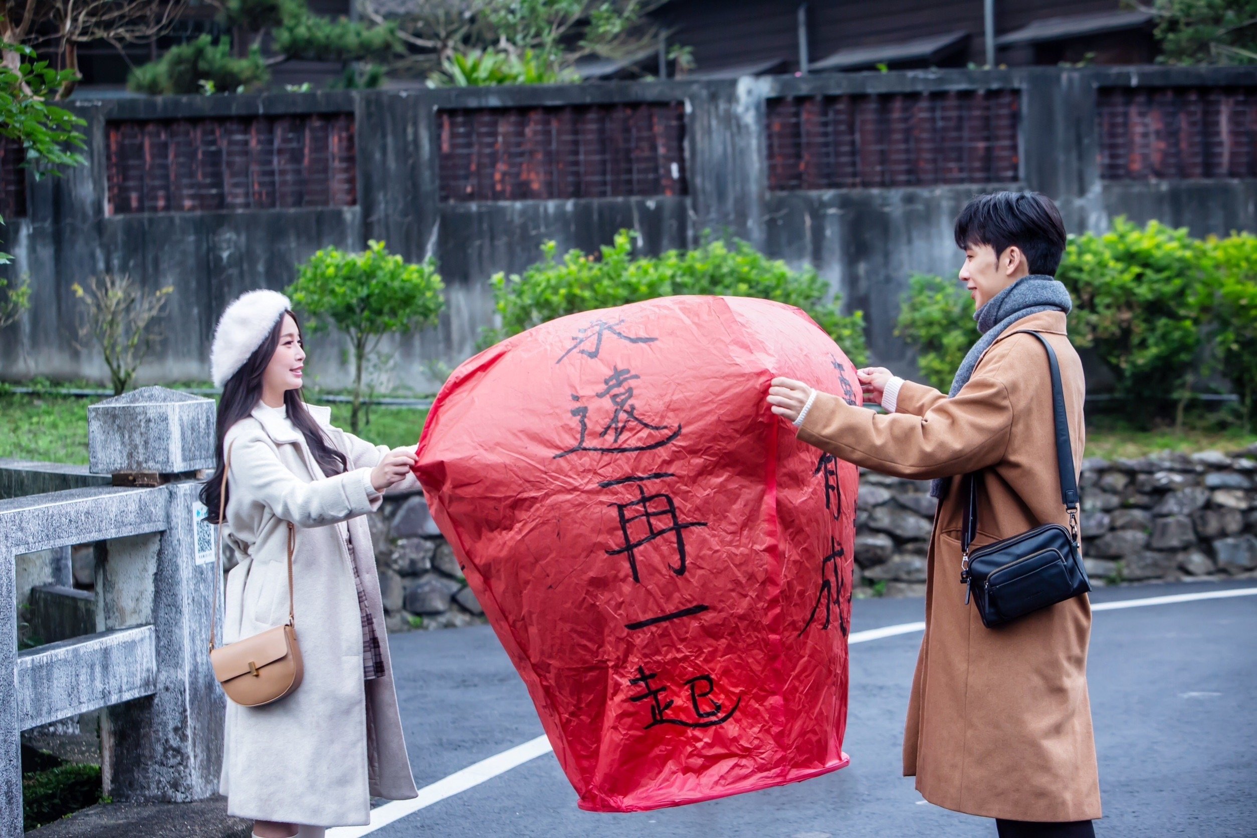 差點說不出話!網紅鄔裕錡Lillian抗癌成功發單曲鼓勵癌症病友 從模特兒到癌症戰士,鄔裕錡:盼鼓勵病友 3 ▲為了完成單曲,尋求專業老師學習歌唱技巧。(圖/Andorra Entertainment提供)