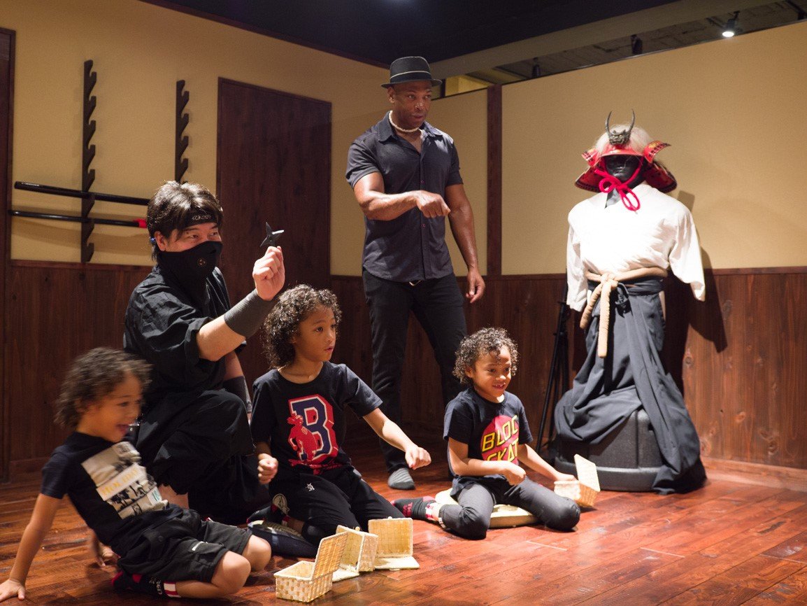 在「忍者機關屋」感受手裡劍投擲體驗（© NINJA TRICK HOUSE IN TOKYO）