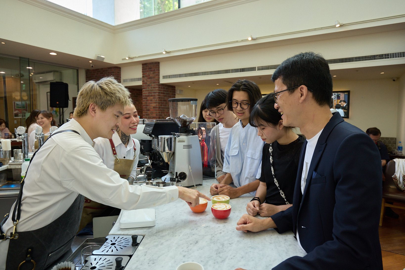 學校師生與UCC冠軍咖啡師交流互動