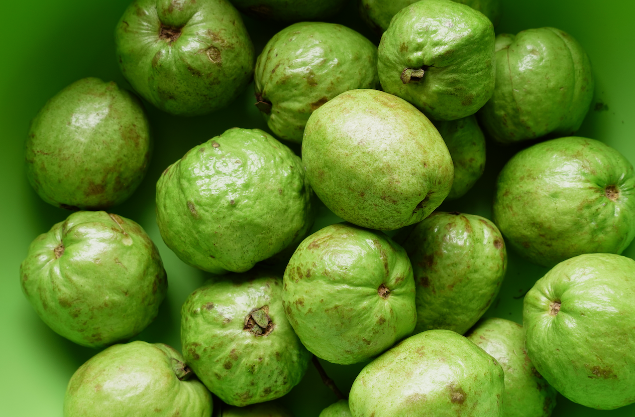 【維他命C之王】芭樂好處大公開：低GI、助代謝，營養師揭秘「吃籽會便秘」是誤會？