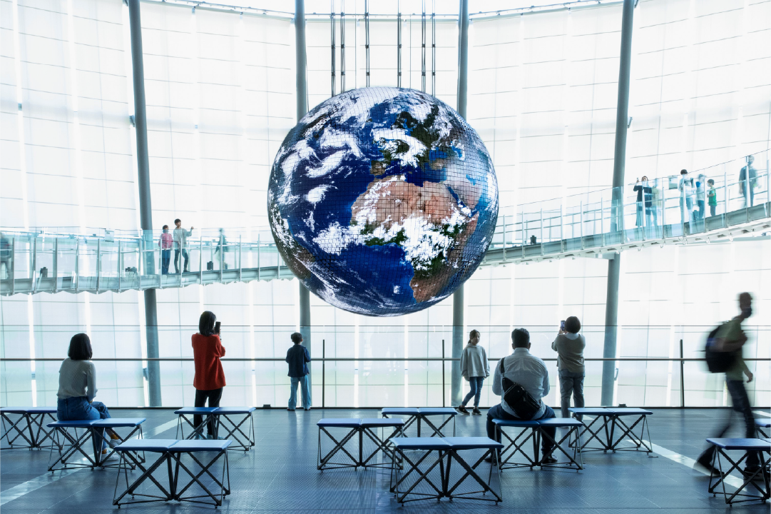 最具代表的經典展示「Geo-Cosmos 地球宇宙」©日本科學未來館