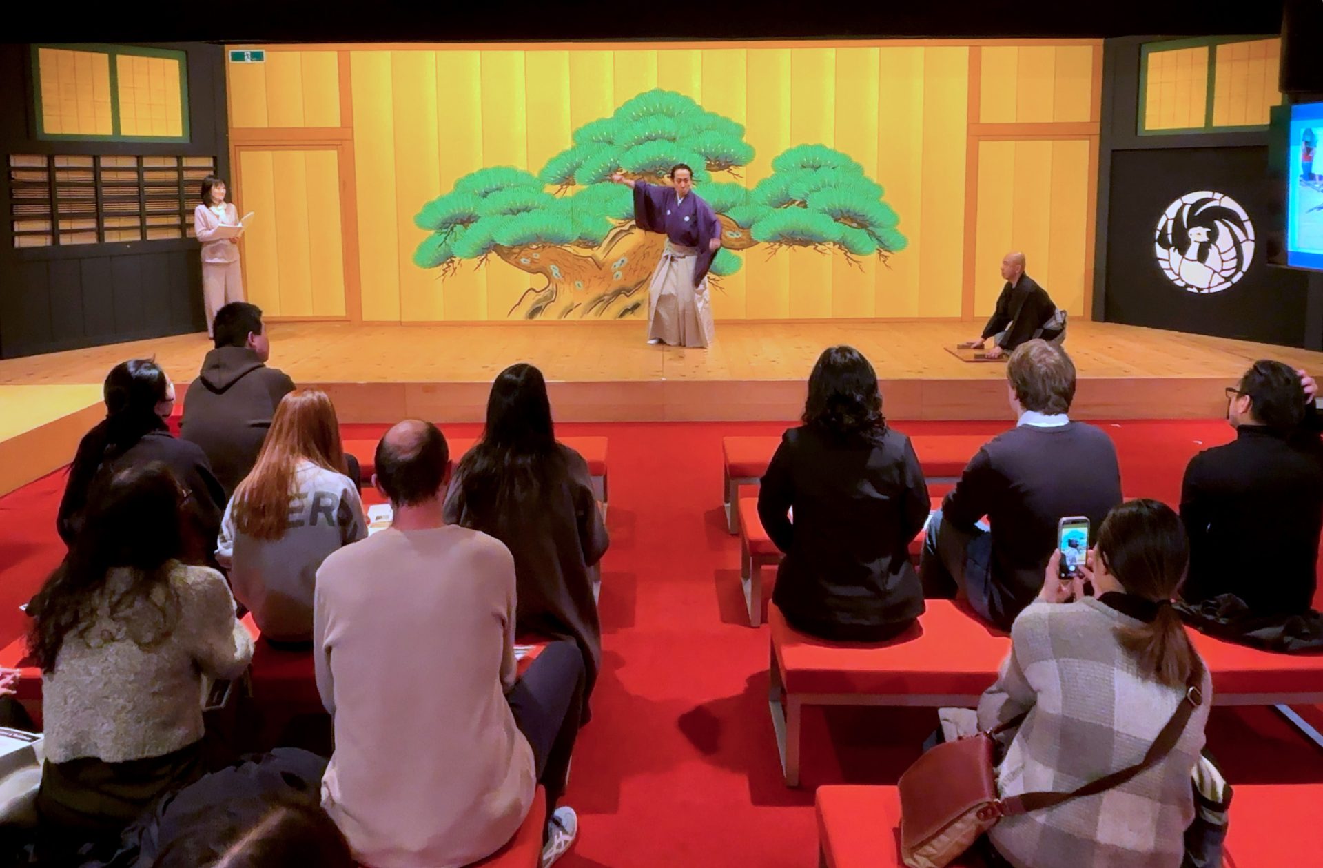 體驗活動：由專業的歌舞伎演員親身實演示範，引領參加者近距離感受歌舞伎特有的身段、神韻與極致的表現力。