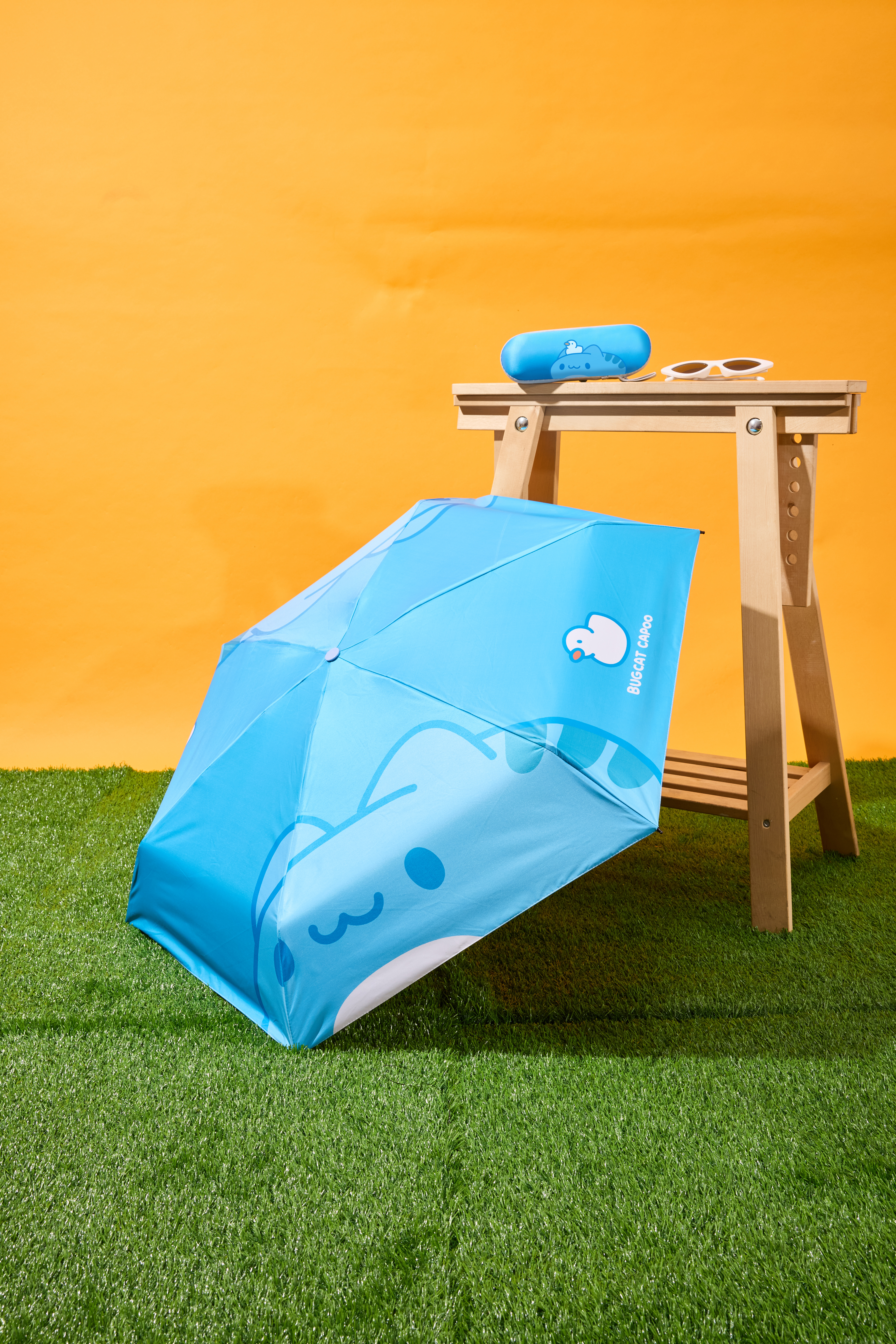 口袋傘附收納盒，加購價399元，晴雨兩用、輕巧折疊，附硬殼盒好收納傘與小物。