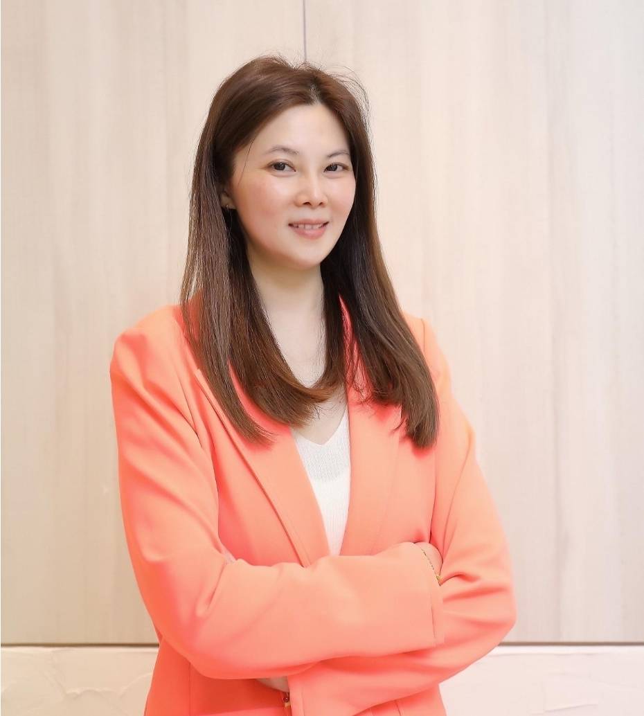 林少萍身著HOII服飾，詮釋自信、溫柔與陽光共存的品牌精神。