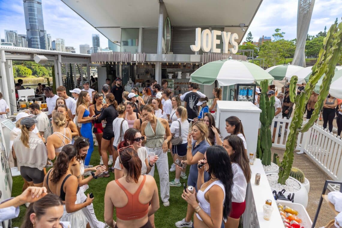 國外剛興起不久的咖啡派對，掀起「清醒社交」的生活風尚新浪潮。