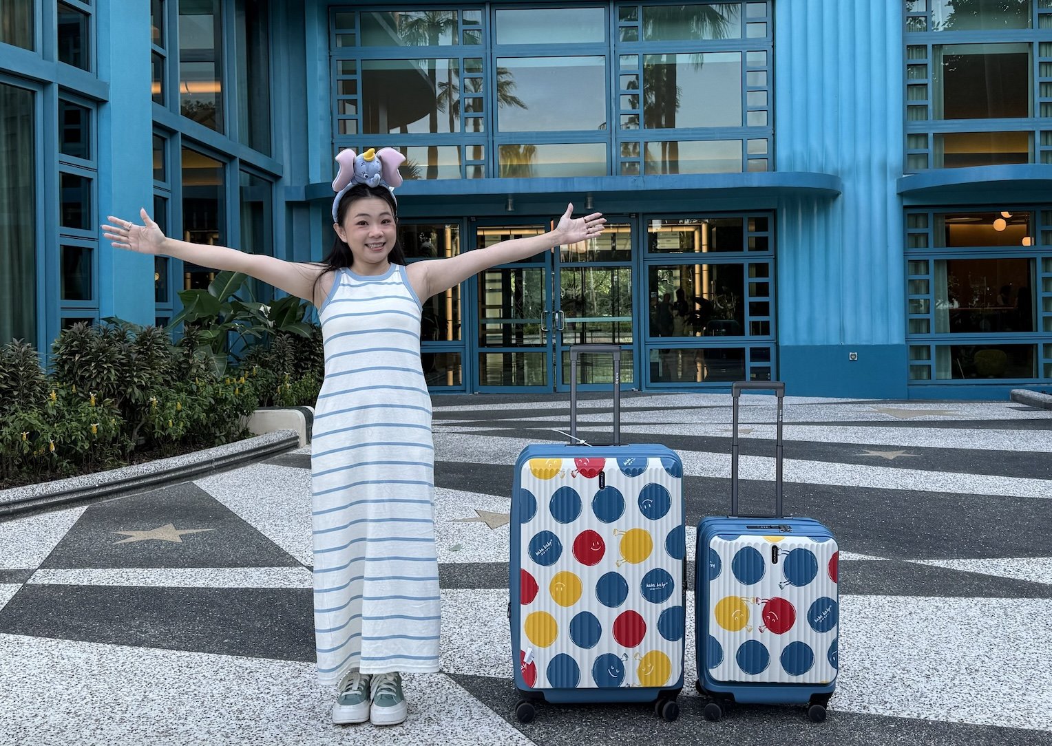 台灣老字號行李箱品牌萬國通路攜手知名YouTuber「嘎嫂二伯」推出全新聯名款行李箱。