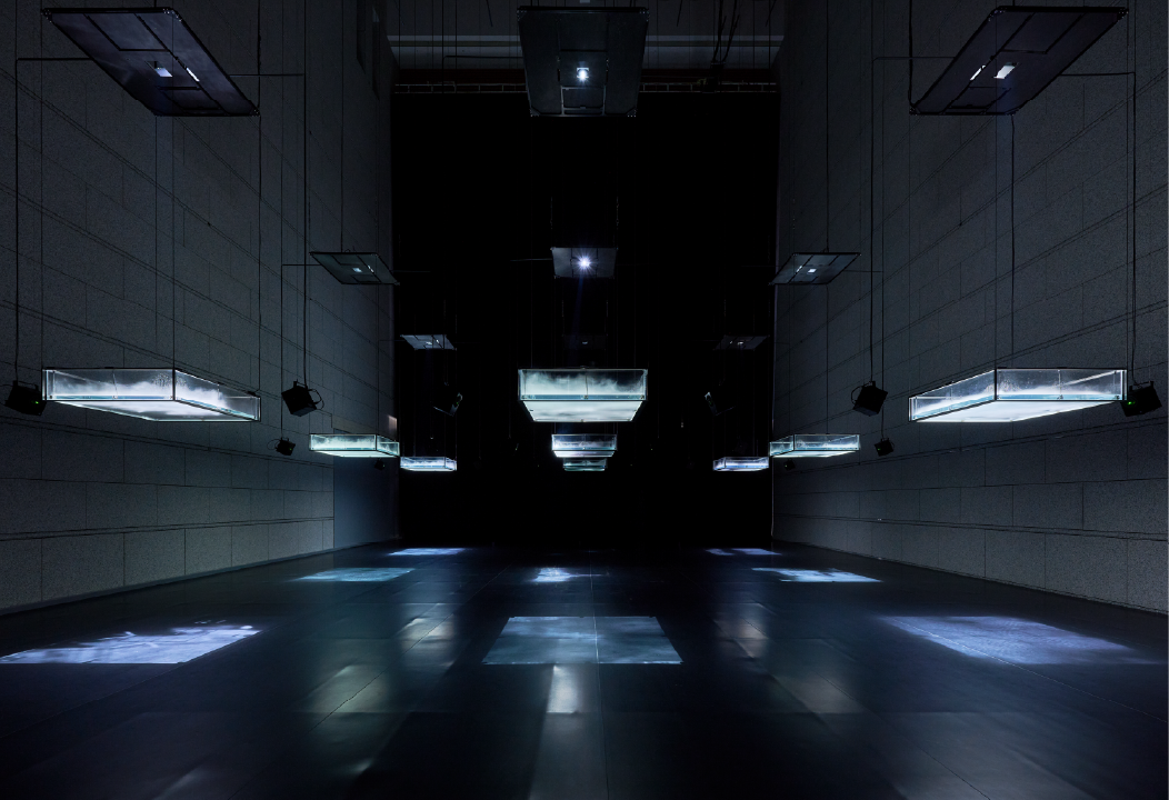 坂本龍一＋高谷史郎，《LIFE–流動、無形、無聲…》，2007。