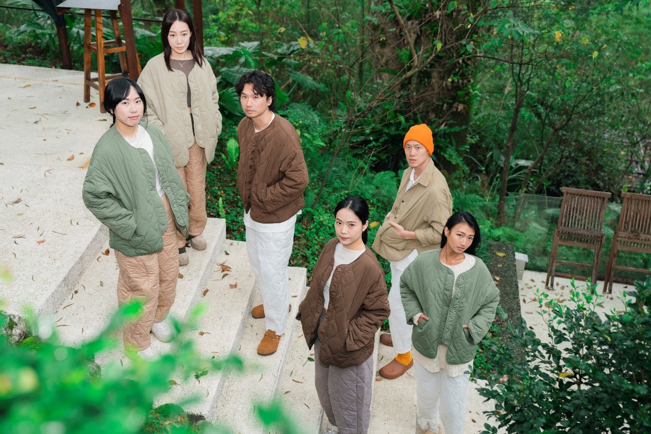 CLESIGN以「Stillness靜定」為核心理念，於自然森林場域呈現品牌服裝與身心平衡生活方式的結合。