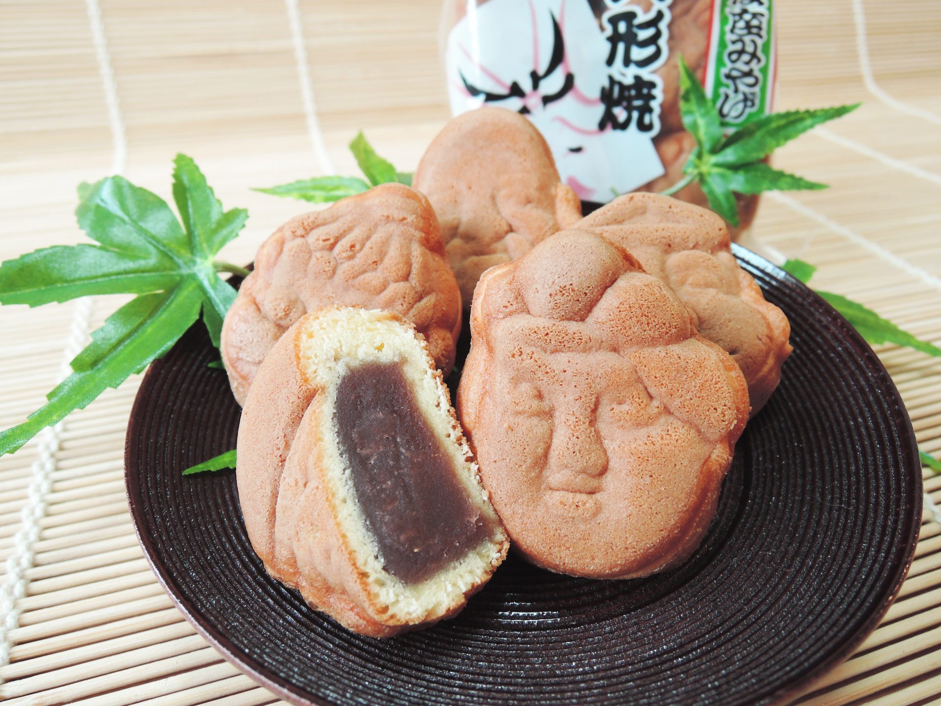 人形燒。經典的七福神造型，濕潤飽滿的餅皮與綿密內餡，代表歌舞伎座最經典的風味。(圖像提供：歌舞伎座サービス)