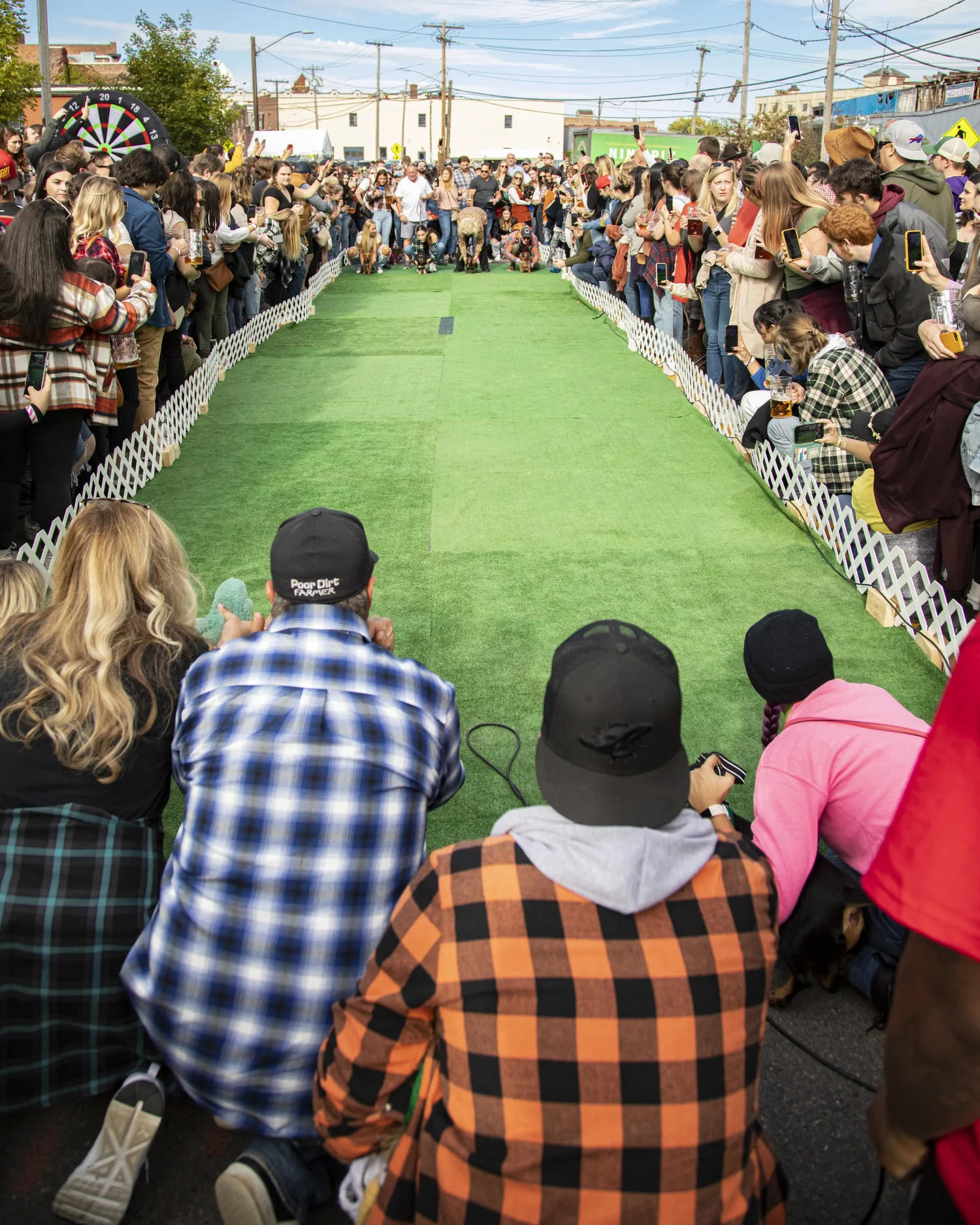 德國啤酒節出現「臘腸狗賽跑」?全球最萌的 Oktoberfest 傳統延伸! 1 Oktoberfest(pic/lnternationaldays.co)