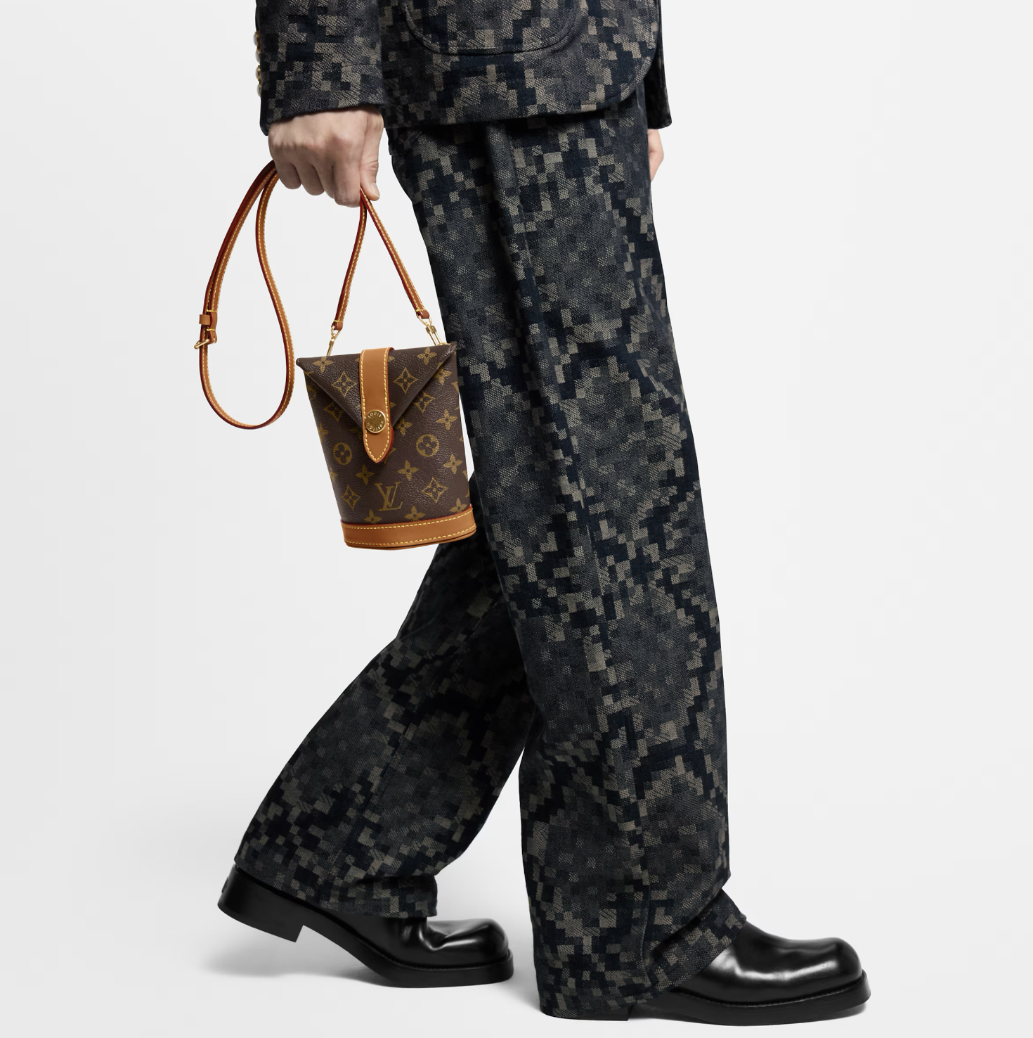 Louis Vuitton｜Envelope Pouch