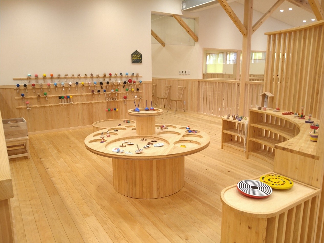 邂逅東京後花園「多摩」 造訪自然寶庫與秘境 漫步江戶時光街角 一窺《神隱少女》場景靈感原型 檜原森玩具美術館親子皆宜 感受原木溫潤療癒氣息 繪本奇境融合夢幻童趣 貓咪元素目不暇給 東京觀光多摩暨島嶼特展 1/10起台北松菸盛大開展 4