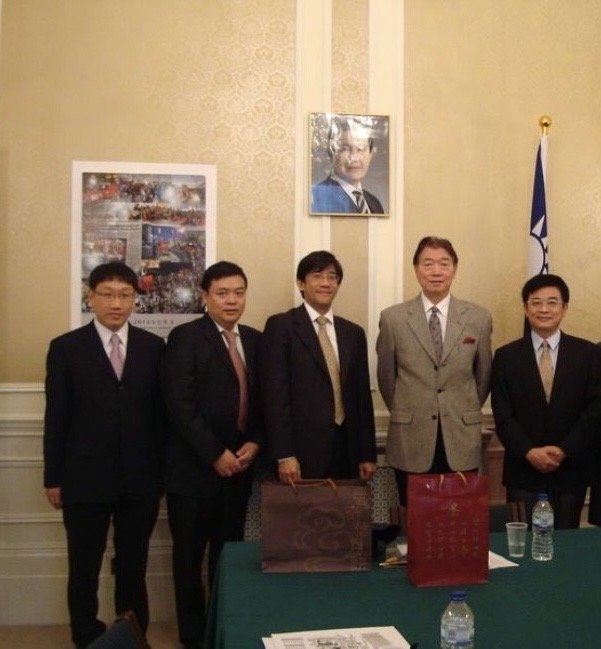 李光申醫師率團訪英 拜會駐英代表處